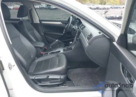 2019 Volkswagen Passat 2.0T Wolfsburg Edition z USA, uszkodzony, nr VIN 1VWLA7A30KC008657